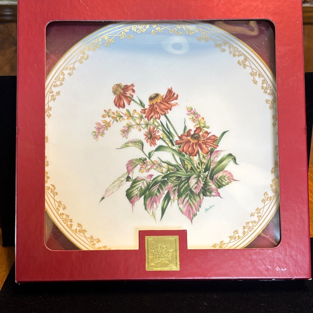 Bohme Holiday Floral Plate - Red and Gold Accents